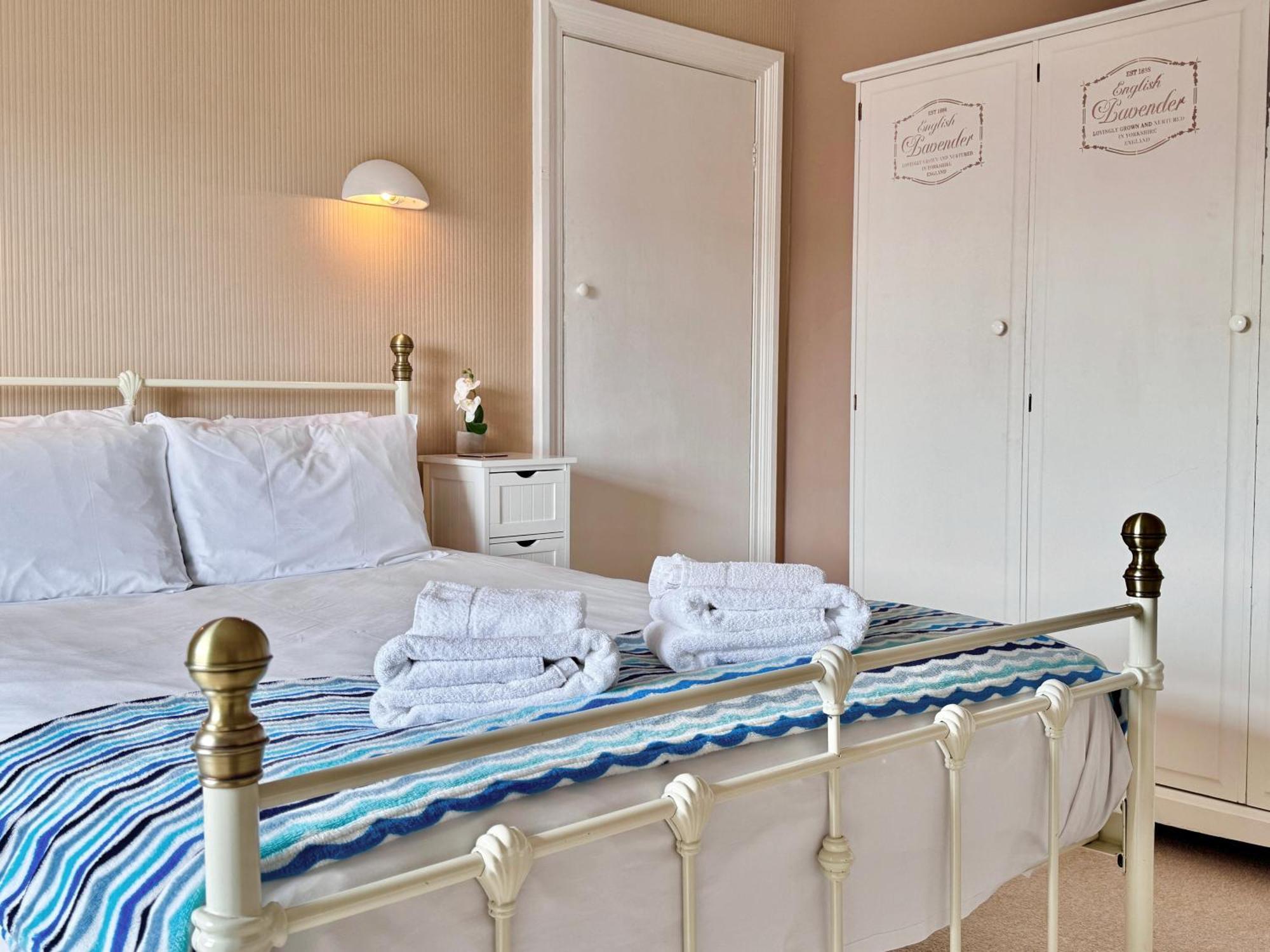 Apartment Victoria With Free Parking 斯卡伯勒 外观 照片